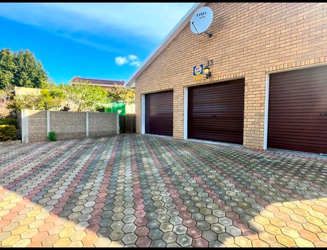 3 BEDROOM HOUSE FOR SALE IN FRAAIUITSIG
